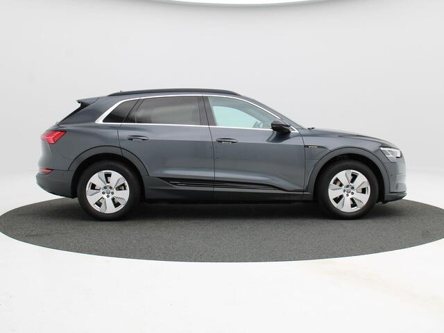 Audi e-tron 55 quattro Business edition 95 kWh 408 Pk | Camera | Stoelverwarming | Sportstoelen | Climatronic | Bluetooth | Navigatie | 19 Inch | 86.637 Km !!