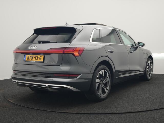Audi e-tron 50 Quattro 2x S Line 313pk Dealer O.H INCL BTW | Luchtvering | Panodak | Head Up | Adaptive Cruise | Sfeerverlichting | Lederen Sportstoelen Verwarmd | Keyless | Navigatie | 20"L.M | DAB | Virtual |