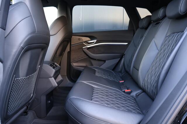 Audi e-tron 55 quattro S edition 95 kWh 92% soh | 21 Inch | Valcona S Sportstoelen | Bang & Olufsen | Trekhaak afn | Head-up Display | 360 Camera | Adaptive Cruise