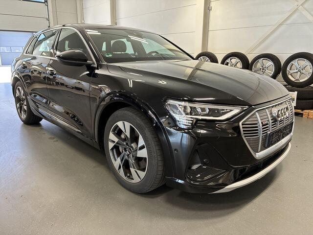 Audi e-tron 55 quattro 95 kWh 408pk S Edition · SOH 96,8% · Camera · Luchtvering · Afneembare Trekhaak · Head-Up Display · Elek. Achterklep · Stoelverwarming · 20"Velgen ·