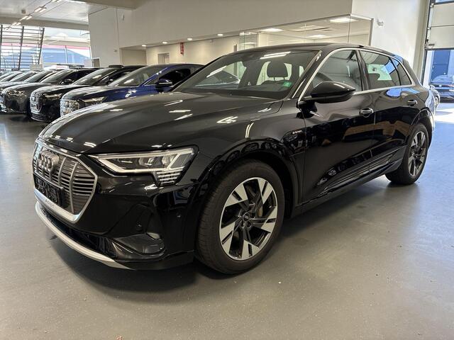 Audi e-tron 55 quattro 95 kWh 408pk S Edition · SOH 96,8% · Camera · Luchtvering · Afneembare Trekhaak · Head-Up Display · Elek. Achterklep · Stoelverwarming · 20"Velgen ·