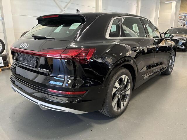 Audi e-tron 55 quattro 95 kWh 408pk S Edition · SOH 96,8% · Camera · Luchtvering · Afneembare Trekhaak · Head-Up Display · Elek. Achterklep · Stoelverwarming · 20"Velgen ·