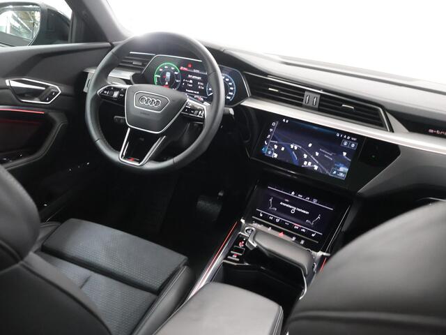 Audi e-tron Sportback 55 quattro S edition 95 kWh | SOH 95% | Schuif/kantel dak | Sportstoelen | Ele. verstalbare stoelen + memory | Virtual Cockpit | Navigatie | 360 Camera | DAB | Stoelverwarming | Adaptieve Cruise Control | Ele. kofferdeksel | B&O Audio |