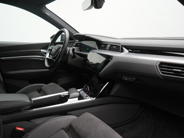 Audi e-tron 55 Quattro 2x S Line 95 kWh 408pk | Panodak | Luchtvering | Adaptive Cruise | 360 Camera | Matrix LED | Alcantara Sportstoelen Memory & Verwarmd | Apple Carplay | 22"L.M | Navigatie | DAB |