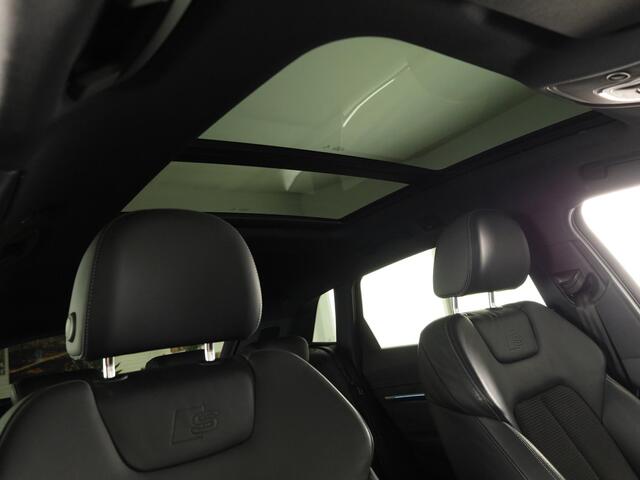 Audi e-tron 50 quattro S edition 71 kWh 313pk | Panoramdak | Elektrisch verstelbare stoelen met geheugen | B&O Soundsystem | Head up Display | Parkeercamera