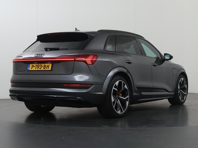 Audi e-tron S quattro 95 kWh | SOH 94% | Panoramadak | Stoelverwarming voor + achter | Matrix LED | B & O Audio | HUD | 360 Camera | S-Sportstoelen | Optiek Pakket Zwart | Standkachel | SoftClose | Ele.verstelbare stoelen + Geheugen |