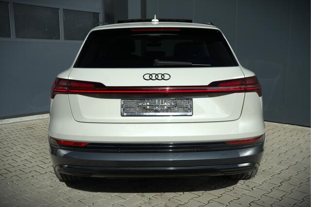 Audi e-tron e-tron 55 quattro advanced Pro Line Plus 95 kWh | Panoramadak | Bang & Olufsen | Stoelkoeling | Stoelverwarming | Massage | Head-Up Display | 360 Camera | Matrix LED | Luchtvering | Memory Seats | Elektrisch Verstelbare Stoelen |