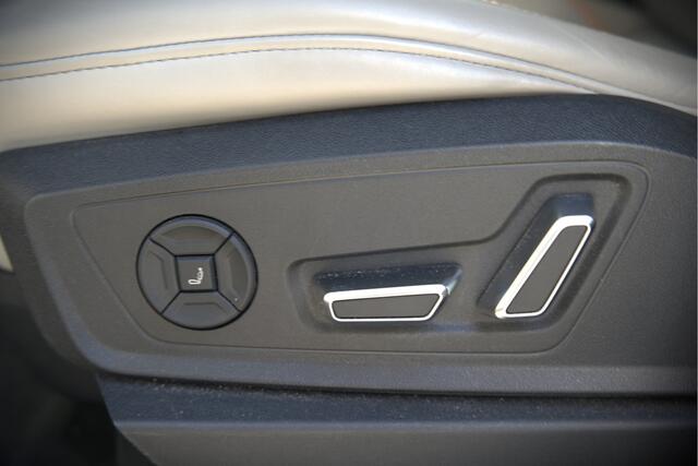Audi e-tron e-tron 55 quattro advanced Pro Line Plus 95 kWh | Panoramadak | Bang & Olufsen | Stoelkoeling | Stoelverwarming | Massage | Head-Up Display | 360 Camera | Matrix LED | Luchtvering | Memory Seats | Elektrisch Verstelbare Stoelen |