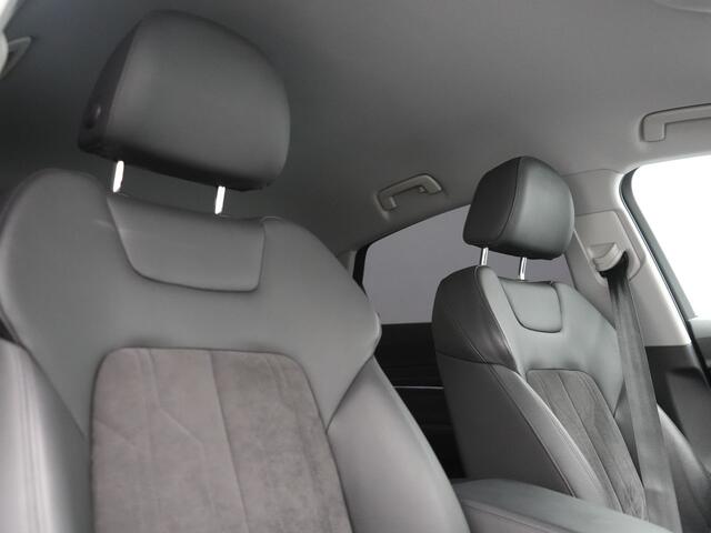 Audi e-tron Sportback 50 Quattro S Line 71 kWh 313pk Dealer O.H. | Luchtvering | Adaptive Cruise | Nachtzicht | Head Up | Camera | Alcantara Sportstoelen Verwarmd | Keyless | 20"L.M | Navigatie | DAB | Virtual Cockpit |