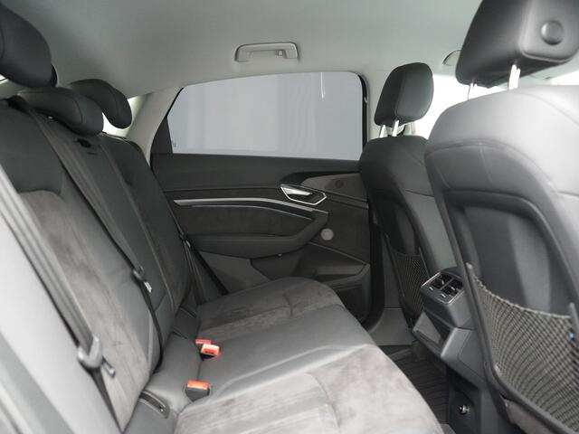 Audi e-tron Sportback 50 Quattro S Line 71 kWh 313pk Dealer O.H. | Luchtvering | Adaptive Cruise | Nachtzicht | Head Up | Camera | Alcantara Sportstoelen Verwarmd | Keyless | 20"L.M | Navigatie | DAB | Virtual Cockpit |