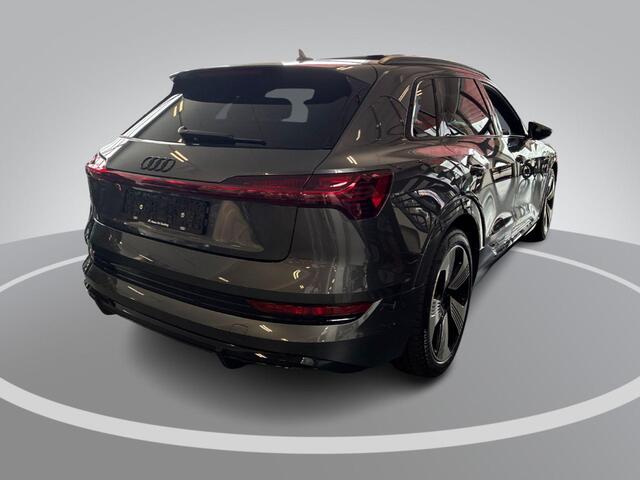 Audi e-tron 55 quattro S edition 95 kWh 408pk · 95,7% · Panoramadak · 360 Camera · Luchtvering · Head-Up Display · Elek. Stoelen + Geheugen Bestuurder · Afneembare Trekhaak ·