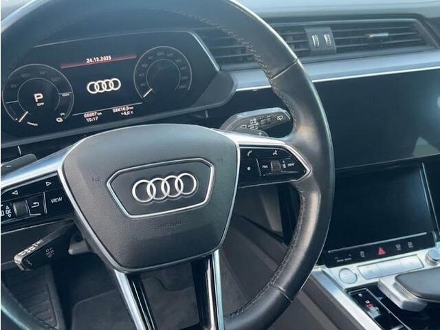 Audi e-tron 50 quattro S edition 71 kWh 313pk | Panoramadak | Adaptieve cruise controle | Lederen bekleding | Elektrisch verstelbare voorstoelen met geheugen | Head Up Display | Trekhaak