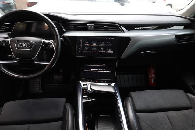 Audi e-tron 55 quattro S Line 95 kWh 360-CAMERA LEER/ALCANTARA TREKHAAK-AFN VIRTUAL-COCKPIT LUCHTVERING CARPLAY MEMORY NAVI DAB STOELVERWARMING 2xPDC CRUISE CLIMA 20"LMV