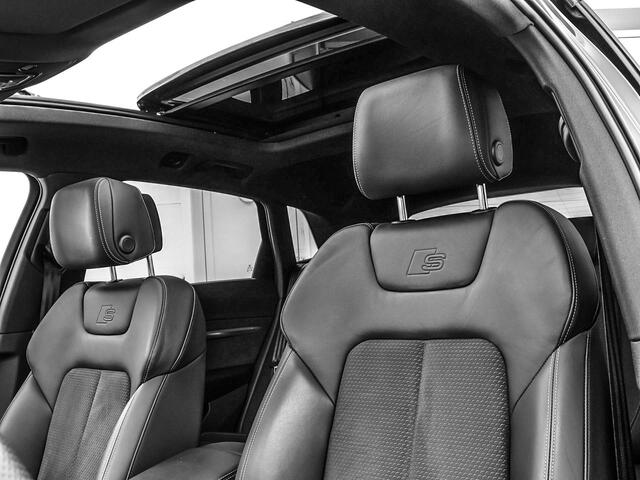 Audi e-tron 55 quattro S edition 95 kWh 408pk · Panoramadak · Camera · Luchtvering · Elek. Stoelen + Geheugen · Afneembare Trekhaak · Matrix LED · Keyless ·
