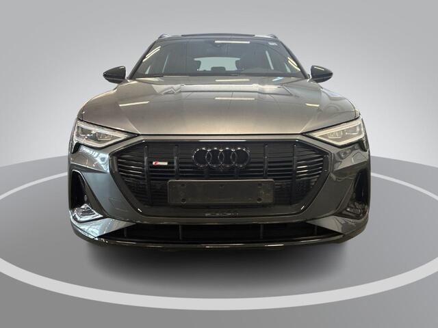 Audi e-tron 55 quattro S edition 95 kWh 408pk · Panoramadak · 360 Camera · Luchtvering · Elek. Stoelen + Geheugen · Dodehoeksensor · Keyless ·