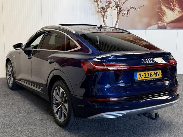 Audi e-tron SPORTBACK 50 QUATTRO BUSINESS EDITION PLUS 71 kWH NAVIGATIE CRUISE CONTROL HEAD-UP DISPLAY PANORAMA SCHUIF-KANTELDAK APPLE CARPLAY/ANDROID RIJSTROOKSENSOREN ACHTERUITRIJCAMERA AFN TREKHAAK ZEER MOOI !!