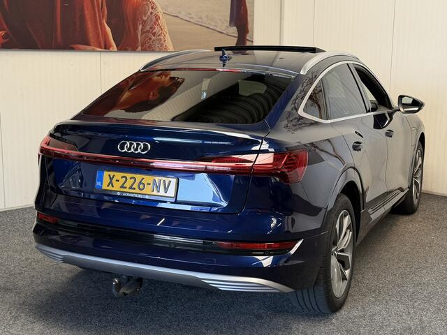 Audi e-tron SPORTBACK 50 QUATTRO BUSINESS EDITION PLUS 71 kWH NAVIGATIE CRUISE CONTROL HEAD-UP DISPLAY PANORAMA SCHUIF-KANTELDAK APPLE CARPLAY/ANDROID RIJSTROOKSENSOREN ACHTERUITRIJCAMERA AFN TREKHAAK ZEER MOOI !!