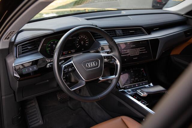 Audi e-tron 55 quattro edition 95 kWh SOH 91%, Panoramadak, Leer, Trekhaak afneembaar,