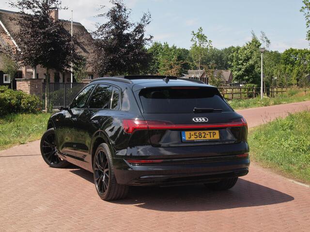 Audi e-tron e-tron 55 quattro 95 kWh | Panoramadak | 360 Camera | Apple Carplay | Bang & Olufsen | Head-Up Display | Trekhaak |