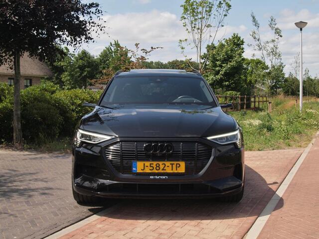 Audi e-tron e-tron 55 quattro 95 kWh | Panoramadak | 360 Camera | Apple Carplay | Bang & Olufsen | Head-Up Display | Trekhaak |