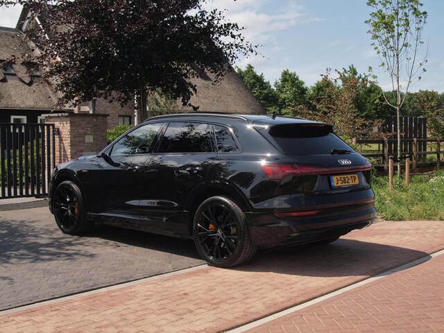 Audi e-tron e-tron 55 quattro 95 kWh | Panoramadak | 360 Camera | Apple Carplay | Bang & Olufsen | Head-Up Display | Trekhaak |