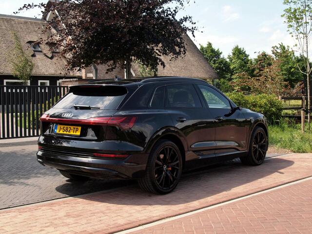 Audi e-tron e-tron 55 quattro 95 kWh | Panoramadak | 360 Camera | Apple Carplay | Bang & Olufsen | Head-Up Display | Trekhaak |