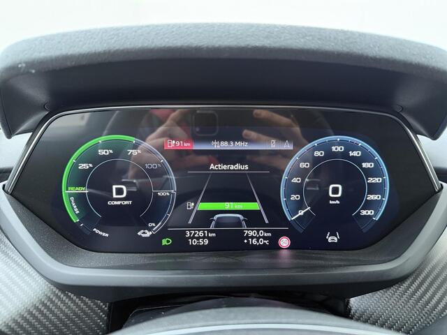 Audi e-tron RS GT 93 kWh | 598 PK | SoH 100% | Automaat | Adaptive Cruise Control | Keramische remschijven | Head-up Display | 360 graden camera | Stoelverwarming + verkoeling + massage | Carbon delen exterieur + Interieur | S Line |