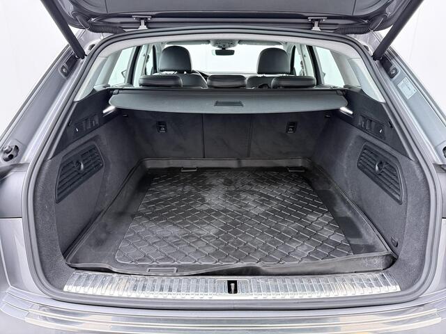 Audi e-tron e-tron 55 quattro advanced 95 kWh - Schuifdak - Lederen bekleding - Stoelverwarming