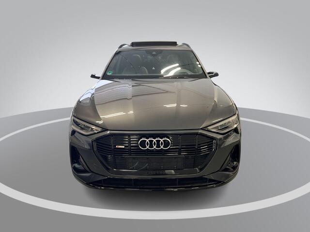 Audi e-tron Sportback 55 Quattro S edition 95 kWh 408pk · Panoramadak · Luchtvering · Virtual Mirror's · 360 Camera · Apple/Android Cra Play · Head-Up · 21'' Inch ·