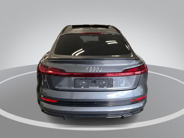 Audi e-tron Sportback 55 Quattro S edition 95 kWh 408pk · Panoramadak · Luchtvering · Virtual Mirror's · 360 Camera · Apple/Android Cra Play · Head-Up · 21'' Inch ·