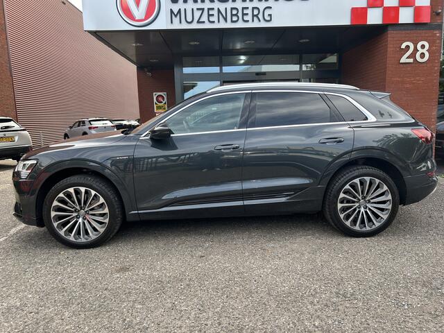 Audi e-tron 55 quattro Advanced edition Plus 95 kWh DEALER ONDERHOUDEN!! // PANO/SCHUIFKANTELDAK // FULL LED // NAVI + CARPLAY // MEMORY // CAMERA // PDC V+A // ADAPTIVE CRUISE