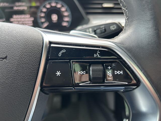 Audi e-tron 55 quattro Advanced edition Plus 95 kWh DEALER ONDERHOUDEN!! // PANO/SCHUIFKANTELDAK // FULL LED // NAVI + CARPLAY // MEMORY // CAMERA // PDC V+A // ADAPTIVE CRUISE
