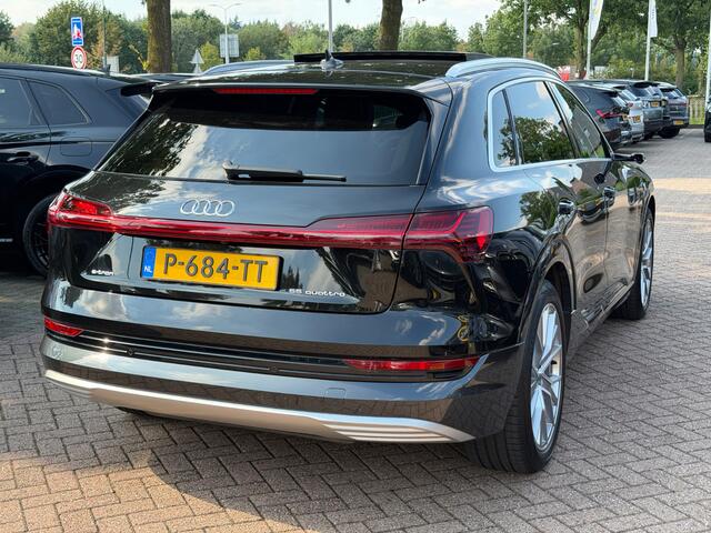 Audi e-tron 55 quattro S edition 95 kWh / SoH 94,6% / Panoramadak / 360Camera / Head-up / Luxe Leder / Luchtvering / 21'' / B&O / Softclose / Matrix LED / CarPlay / Dodehoek / DAB / ACC / Stoelmassage+Ventilatie