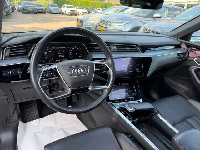 Audi e-tron 55 quattro S edition 95 kWh / SoH 94,6% / Panoramadak / 360Camera / Head-up / Luxe Leder / Luchtvering / 21'' / B&O / Softclose / Matrix LED / CarPlay / Dodehoek / DAB / ACC / Stoelmassage+Ventilatie