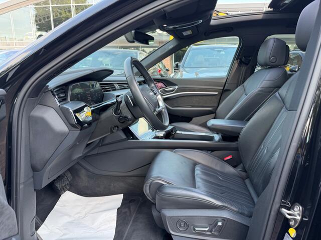 Audi e-tron 55 quattro S edition 95 kWh / SoH 94,6% / Panoramadak / 360Camera / Head-up / Luxe Leder / Luchtvering / 21'' / B&O / Softclose / Matrix LED / CarPlay / Dodehoek / DAB / ACC / Stoelmassage+Ventilatie