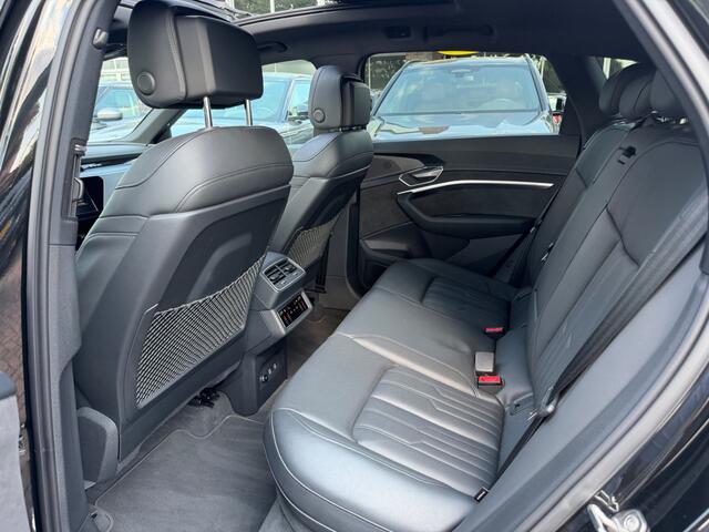 Audi e-tron 55 quattro S edition 95 kWh / SoH 94,6% / Panoramadak / 360Camera / Head-up / Luxe Leder / Luchtvering / 21'' / B&O / Softclose / Matrix LED / CarPlay / Dodehoek / DAB / ACC / Stoelmassage+Ventilatie
