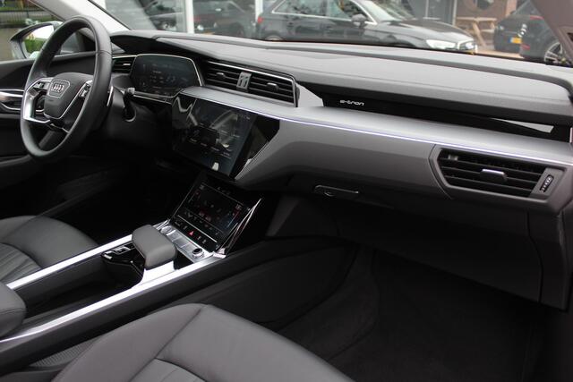 Audi e-tron e-tron 50 quattro Launch edition plus 71 kWh / SoH 90,2% / Panoramadak / Camera / Leder / 20'' / Luchtvering / Parkeerhulp V+A / ACC / Navigatie / Stoelverwarming