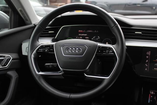 Audi e-tron e-tron 50 quattro Launch edition plus 71 kWh / SoH 90,2% / Panoramadak / Camera / Leder / 20'' / Luchtvering / Parkeerhulp V+A / ACC / Navigatie / Stoelverwarming