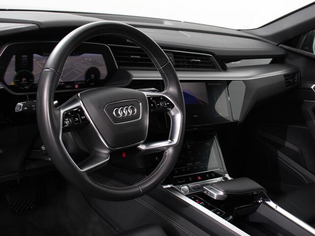 Audi e-tron 50 quattro S-Line edition Panoramadak Navigatie Camera Parkeersensoren Elektrische achterklep Elektrische stoelen en verwarmd Virtual Cockpit Climate Control