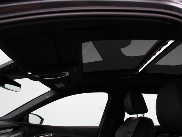 Audi e-tron 50 quattro S-Line edition Panoramadak Navigatie Camera Parkeersensoren Elektrische achterklep Elektrische stoelen en verwarmd Virtual Cockpit Climate Control