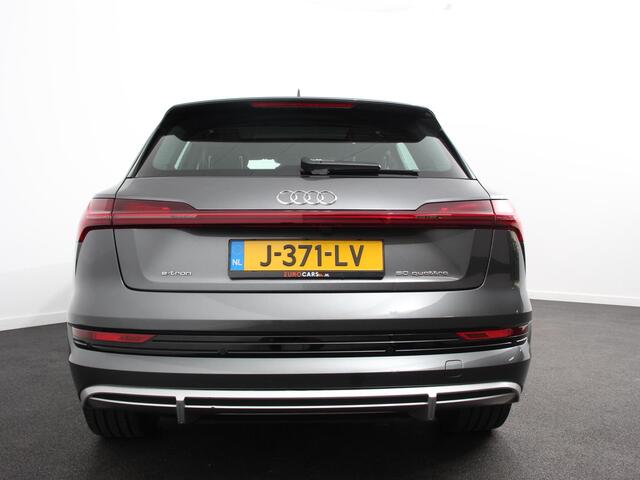 Audi e-tron 50 quattro S-Line edition Panoramadak Navigatie Camera Parkeersensoren Elektrische achterklep Elektrische stoelen en verwarmd Virtual Cockpit Climate Control