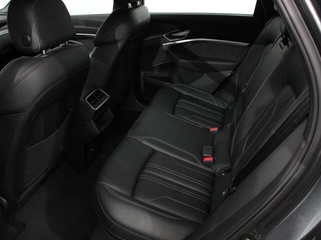 Audi e-tron 50 quattro S-Line edition Panoramadak Navigatie Camera Parkeersensoren Elektrische achterklep Elektrische stoelen en verwarmd Virtual Cockpit Climate Control