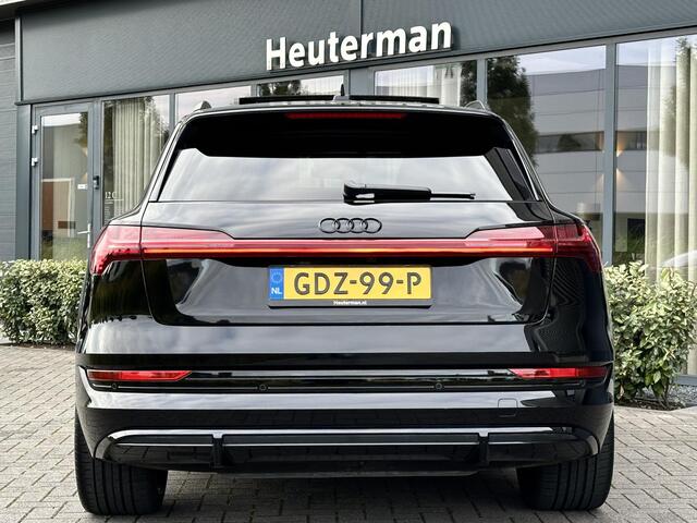 Audi e-tron 50 Quattro S Line Black/RS Stoelen/Pano/93%SOH Audi e-tron 50 Quattro S Line Black/ RS Stoelen/ Pano/ Sfeer