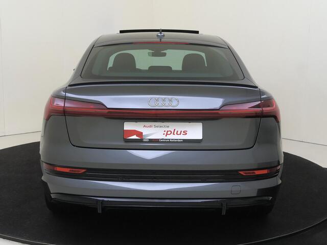 Audi e-tron Sportback 55 quattro S edition 95 kWh | SoH 100% | Panoramadak | Trekhhaak | Luchtvering | Lederen bekleding 'Dinamica' | Matrix LED verlichting | Cruise control | Stoelverwarming | Navigatie Plus |