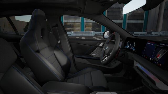 BMW 1-SERIE M135i xDrive High Executive Automaat / Panoramadak / M Sportstoelen / Adaptieve LED / M Adaptief onderstel / Parking Assistant Plus / Driving Assistant Professional
