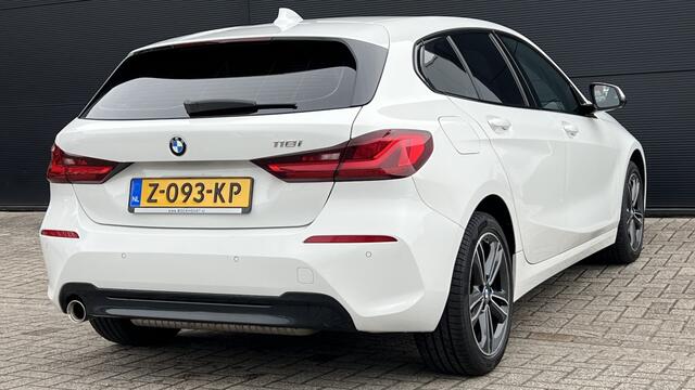 BMW 1-SERIE 118i High Exec | Navi | Cruise | Stoelverwarming