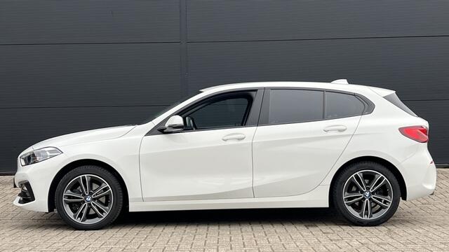 BMW 1-SERIE 118i High Exec | Navi | Cruise | Stoelverwarming