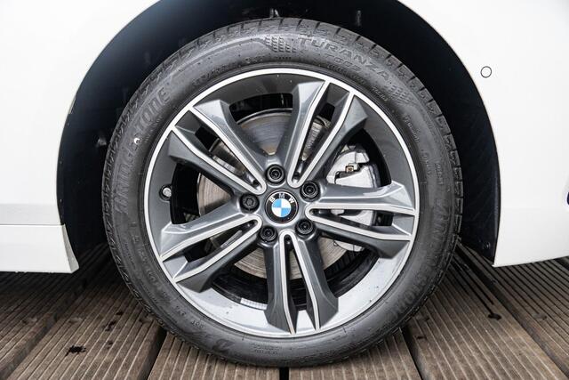 BMW 1-SERIE 5-deurs 118i Model Sport Line / Glazen panoramadak / Achteruitrijcamera / HiFi Harman Kardon