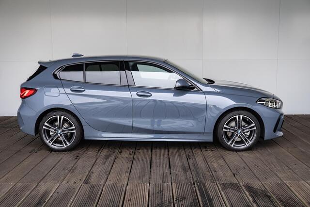 BMW 1-SERIE 5-deurs 118i High Executive Model M Sport / M Sportonderstel / M Achterspoiler / Elektrisch verwarmde voorstoelen / Sportstoelen