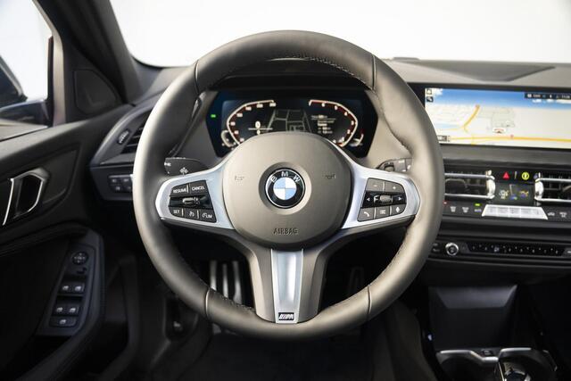 BMW 1-SERIE 5-deurs 118i High Executive Model M Sport / M Sportonderstel / Elektrisch verwarmde voorstoelen / Achteruitrijcamera
